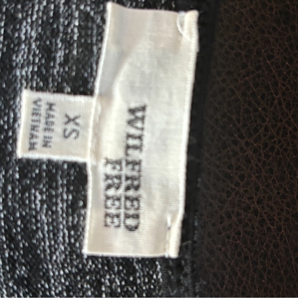 Aritzia Wilfred Free Wrap Tee Shirt - Picture 4 of 6